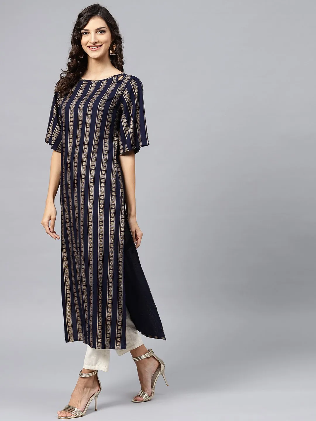 Geometric Printed Navy Blue Kurta With Round Neck And Half Slevees