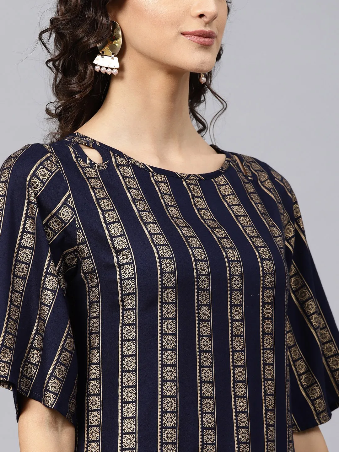 Geometric Printed Navy Blue Kurta With Round Neck And Half Slevees