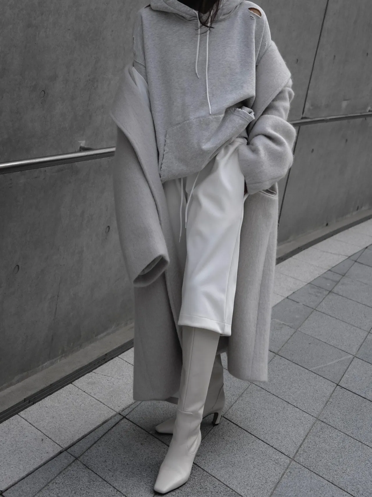 OVERSIZED CUTTED DETAIL HOODIE