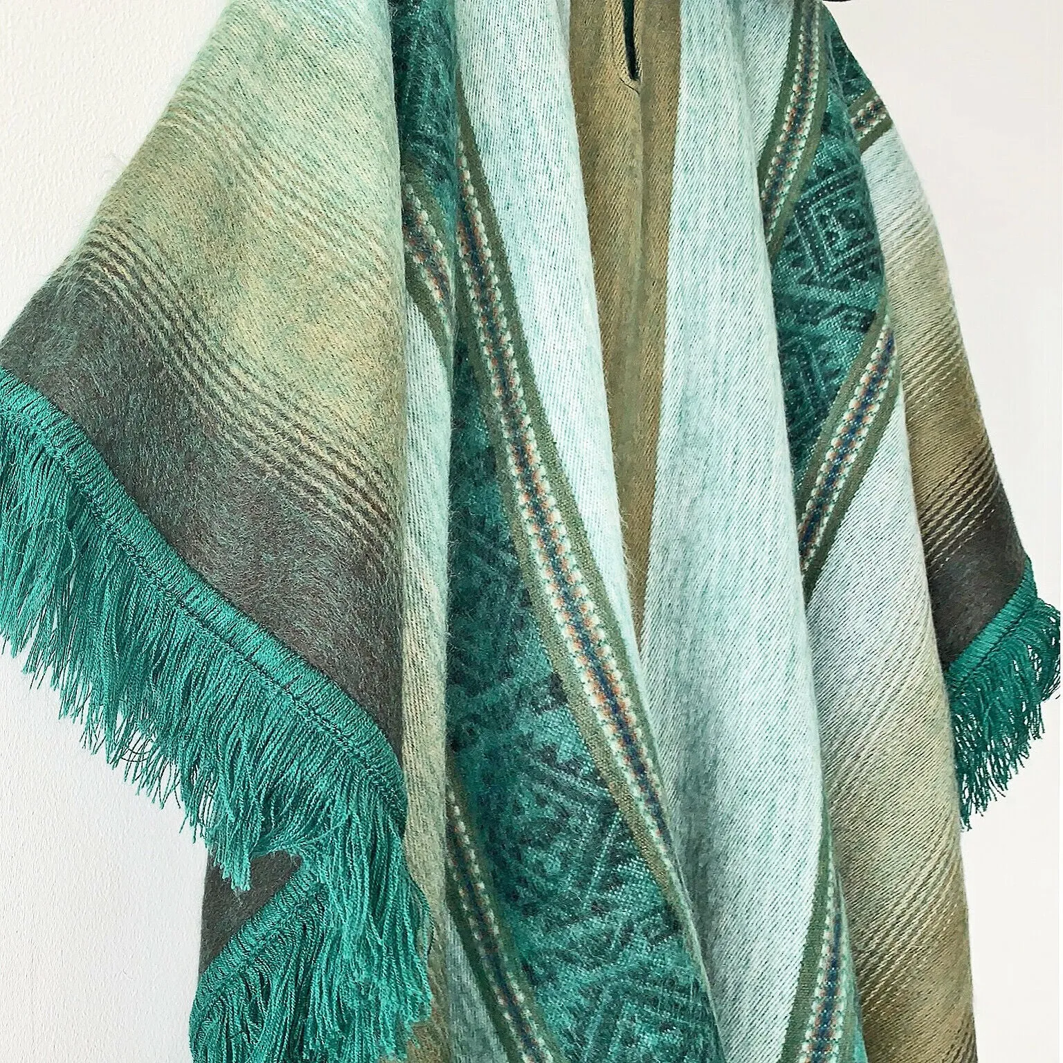 Tisaleo - Lightweight Baby Alpaca Fringed Hooded Poncho - Green - Unisex